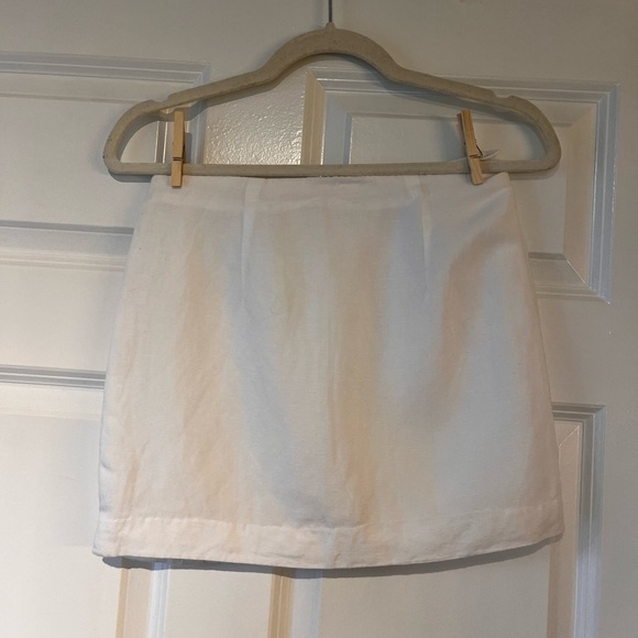 White linen mini skirt - Picture 2 of 3
